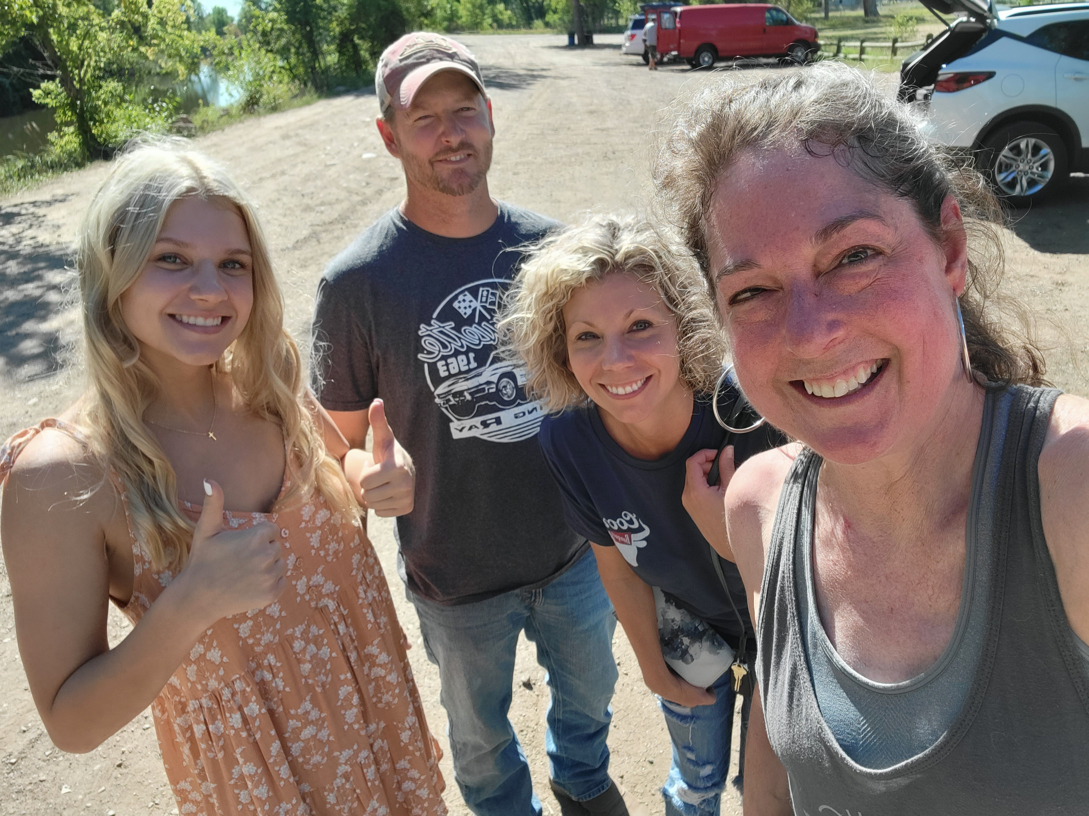 That's a wrap picture of a high school senior girl, her parents, and Carol Dunnigan Photography in Fort Collins with the girl giving a thumbs up.